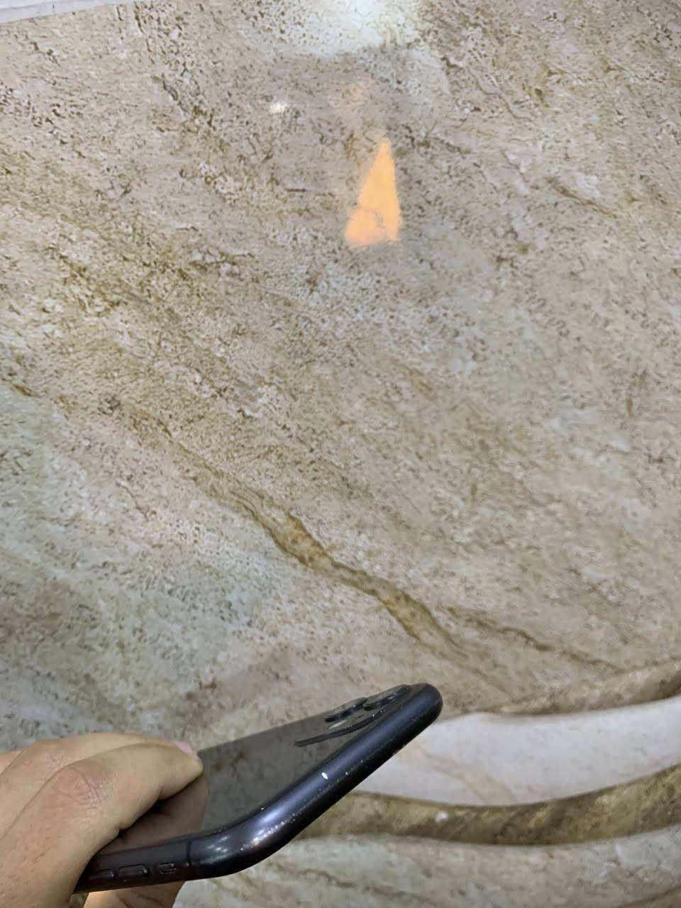 السلام عليكم  ايفون 11 عادي ذاكره 128 دبل سيم باتري 77 لجهاز شرط ما مفتًح وضع شركه حصر هوا كامرات شرط رقم واحد لجهاز  شرط لفحص اي خلل مابي سعر 235 رقم *********** اسيا ***********
