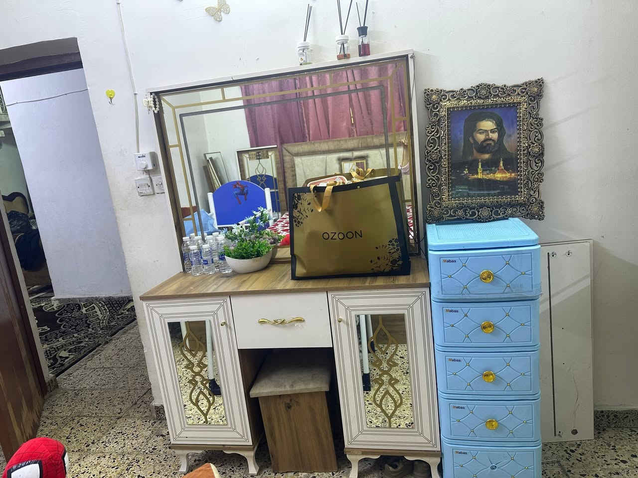 ***********
شراي يراسلني واتساب فقط 
غرفه تركي ٧ قطع وياهه الدوشك هديه بدون ضرر جرارات الكنتور فقط تنشد موجودات السعر ٣٠٠ وبيهه مجال عنوان بغداد الكريعات
