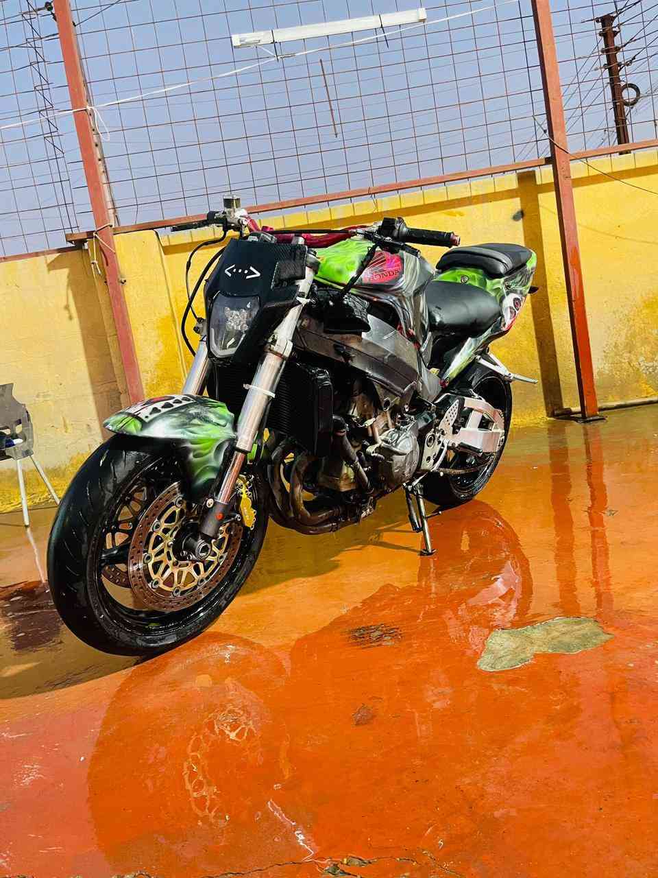 سلام عليكم دراجة دفل محرك 1000 شلعتهة ما تنوصف دهن صالي يومين من مبدلة سعر 15 تصل وبيك خير ودلل مكان بغداد ***********
