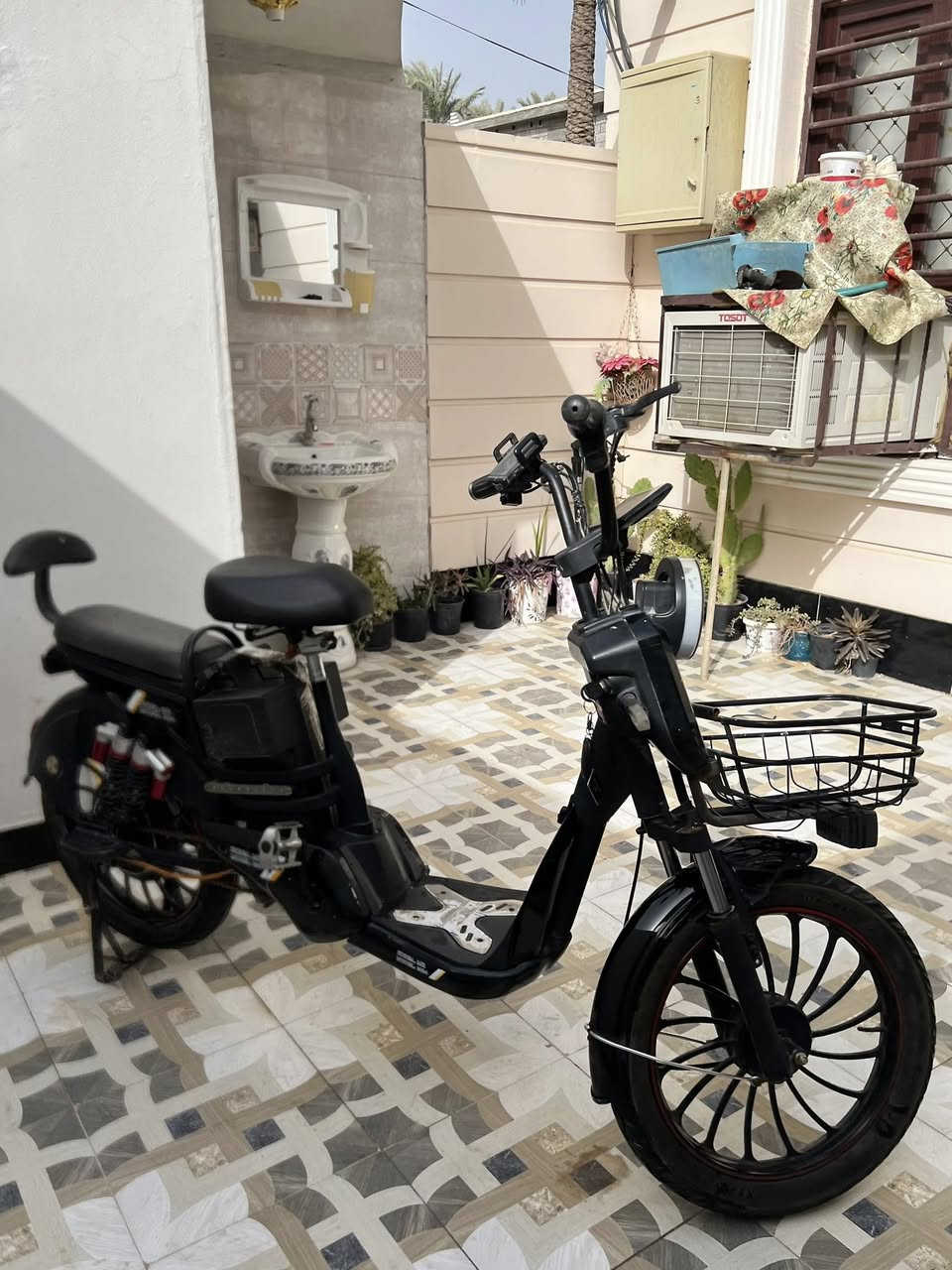 سلام عليكم دراجة شحن موديل ٢٤ أربع بطاريات فول جدد  شديتهن (وعل فحص )تشغيل بصمه وكارت وسويج كهربائيات كلها شغاله نشرات ودبل اشارة كل فول مكاني  ديالى بعقوبه ناحية العباره قرب جسر خرنابات اليريدها يخابرني السعر ٢٤٠ وبيها مجال حك الجية ***********
