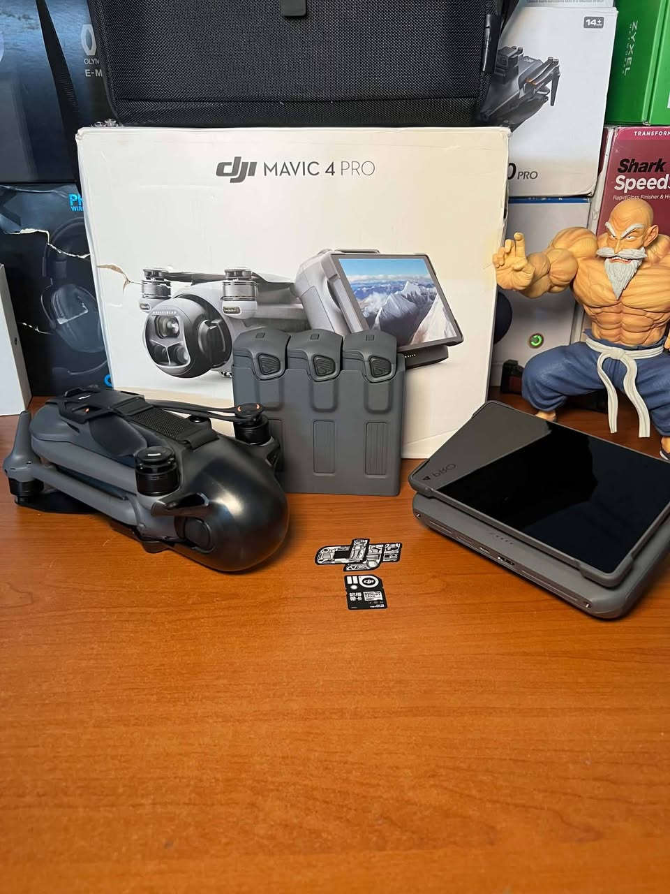 DJI MAVAC 4 PRO COMBO RC PRO 2 
بقرص SSD مدمج بسعة 512 جيجابايت مدة طيران 51 دقيقة ابقَ على اتصال دائم عبر مسافات شاسعة مع تقنية DJI O4+، التي توفر نقل فيديو فائق الثبات وعالي الدقة لمسافة تصل إلى 30 كيلومترًا مع أقل قدر من التأخير 
دقه الكامره 6K بمعدل تصل 60 اطار في الثانيه 
طبعن موصفات هواي بس ماكدر اكتب كل الموصفات 
للستفسار اكثر المراسله او التصال ***********
