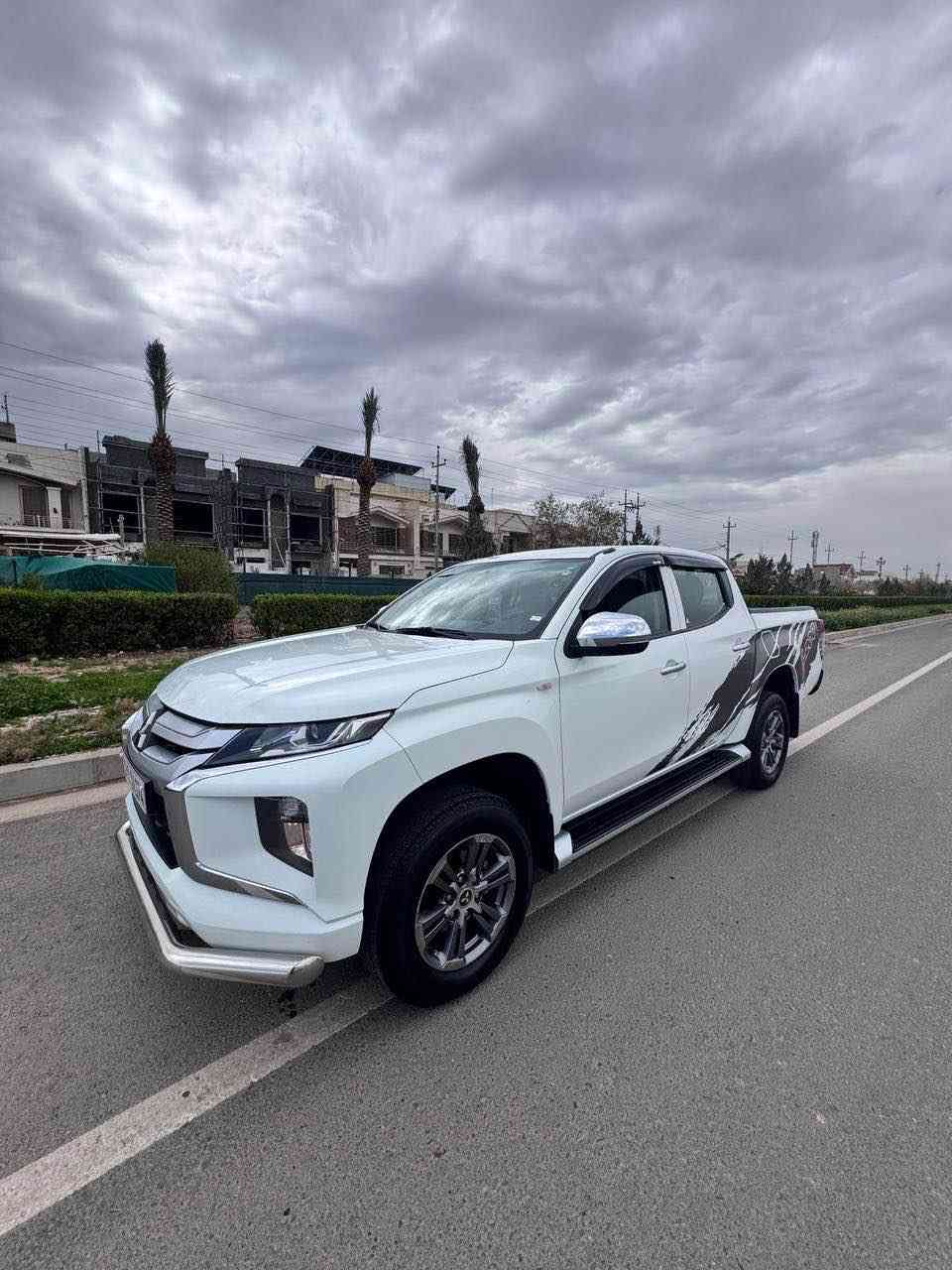 mitsubishi 2020
رەقەم هەولێرە 
بێ بۆیاخە 
 گێرو مەکینەو کارەبای بەشەرتە 
١١٤ هەزاڕ ڕۆشتوە 
سعری ١٩٣ ورقە 
شوێن سەیارە هەولێر 
***********
*********** أربيل, العراق
