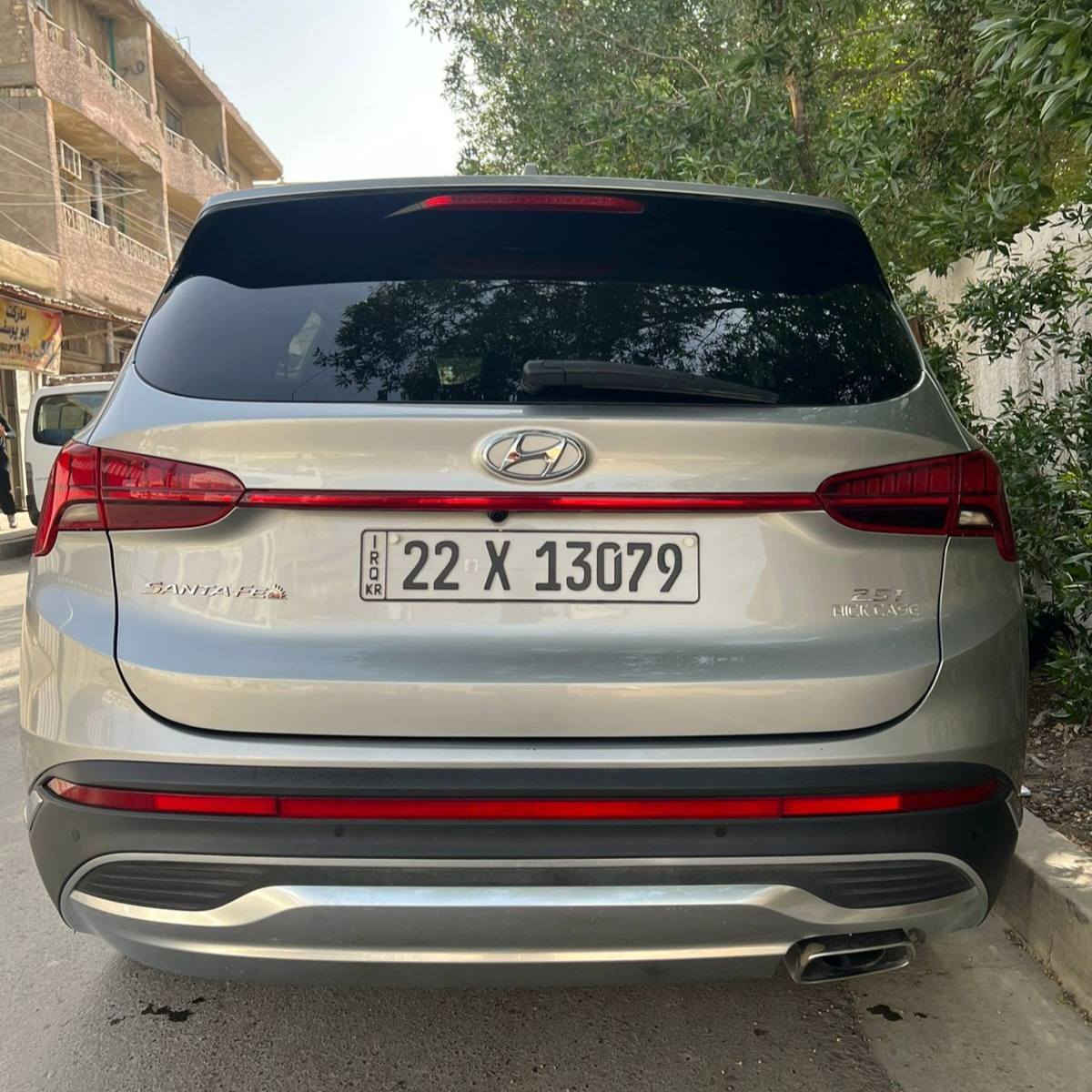 البيع سنتافي 2023 كلغرافي فول 
 بدون صبغ بدون تبديل

 اللون: سلفر (فضي)
الموديل: 2023
 العداد: 22 ألف ميل فقط
 المحرك: 2500 سي سي توربو
 جير أوتوماتيك
 الدفع: أمامي (مو دفع رباعي)

 أهم المواصفات:
 قيادة ذاتية (أنظمة أمان متطورة)
 مثبت سرعة ذكي + المحافظة على المسار
 تحذير النقطة العمياء
 كاميرات 360 درجة
 حساسات أمامية وخلفية
 تمشي بواسطة الرموت (Smart Parking)
 فتحة سقف بانورامية
 مقاعد جلد فاخرة
 كشن مساج للسائق
 تبريد وتسخين للمقاعد
 ذاكرة مقاعد
 تشغيل بصمة + تشغيل عن بُعد
 شاشة كبيرة مع نظام ملاحة
 مكيف دجتل مزدوج
 نظام صوتي عالي الجودة
 وسائد هوائية متعددة

 الحالة: نظيفة جداً، استخدام شخصي
 الأوراق كاملة وجاهزة للنقل
صور حادث امريكا مرفقه 
وكذلك باب الصدر انضربت عندي 
رقم صاحب سيارة ***********
