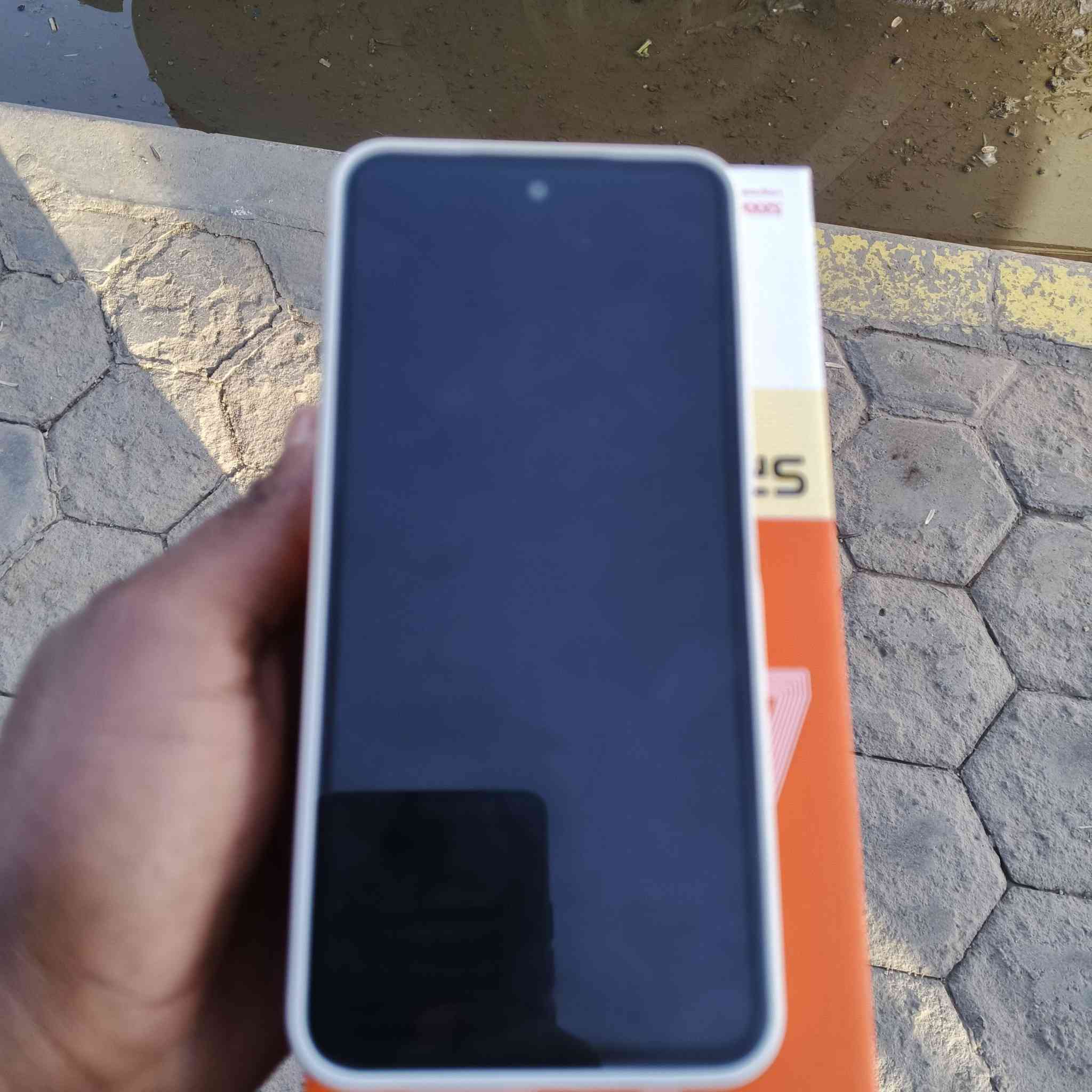 سلام عليكم ورحمة الله وبركاتة شباب عندي هذا التلفون للبيع السعر  150وبي مجال اتصل  على هذا الرقم ***********
