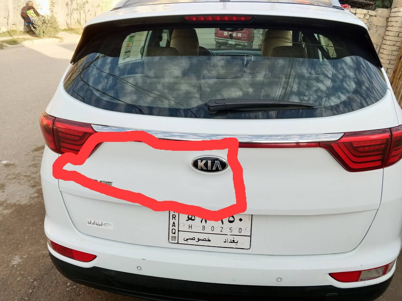 للبيع كيه سبورتج
موديل 18 خليجيه 
فول واصفات 1/1
سايدك بريك دكمه 
بنرامه فول كبير محرك مكفولات 
السياره بيه صبغ بس الامشر 
مكان السيارة بغداد ب زيونه 
السعر 182 وبيه مجال انشالله 
الرقم ***********
***********
