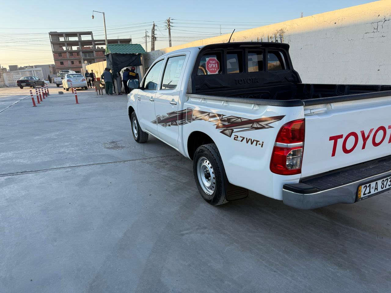 تيوتا هايلوكس 2013 كفاله عامه بس بارد قليل بدون صبغ كير مكينه بشرط جديد لاتبخير برغي ممفتوح بيها سياره خير من الله ***********
