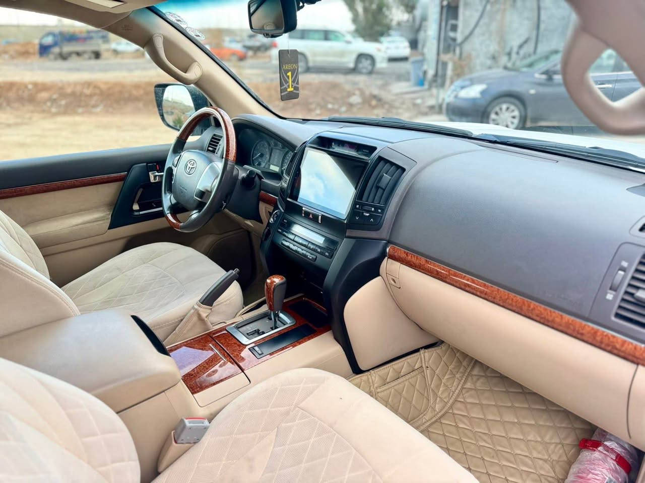 سلاو توێتە لانگرۆز GXR V8 2013
سیارەکە زۆر زۆر جوانە هیچ نیە 
تحادیل سبوخ شوخت قۆپ بەشرت
گێر و مەکینە بشرت نەکراتەوە 
1000000هەزار هەقیقی رۆشتوە 
وەک مواسەفات کوشین کارە با سلاجە تەبریت مەرکزی 
حاساسی پێشو پشت مواسەفاتی تریش
بۆ زانیاری زیاتر بێوەندی بەکا بم ژمارەیە 
0️⃣7️⃣5️⃣0️⃣4️⃣9️⃣3️⃣4️⃣7️⃣3️⃣2️⃣ أربيل, العراق
