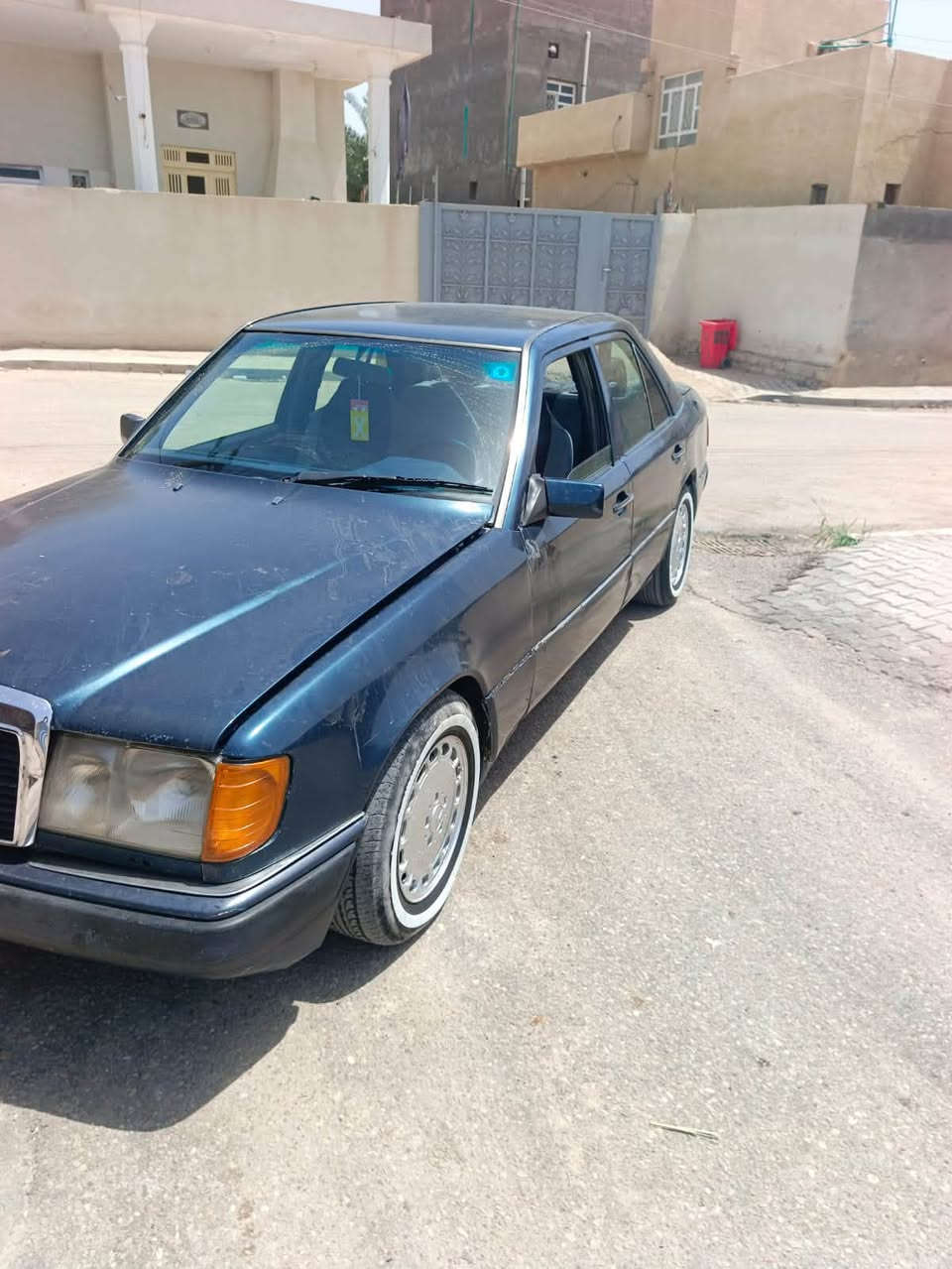 سلام عليكم سياره مرسيدس دب للبيع موديل 88 سياره حلوه كير مكفول المكينه بيه بكن ابس اول ماشغل ويروح تبريد ثلج تخم تاير  حداده جديد مكان البصره قضاء المدينه (***********) سعر 33 بيها مجال
