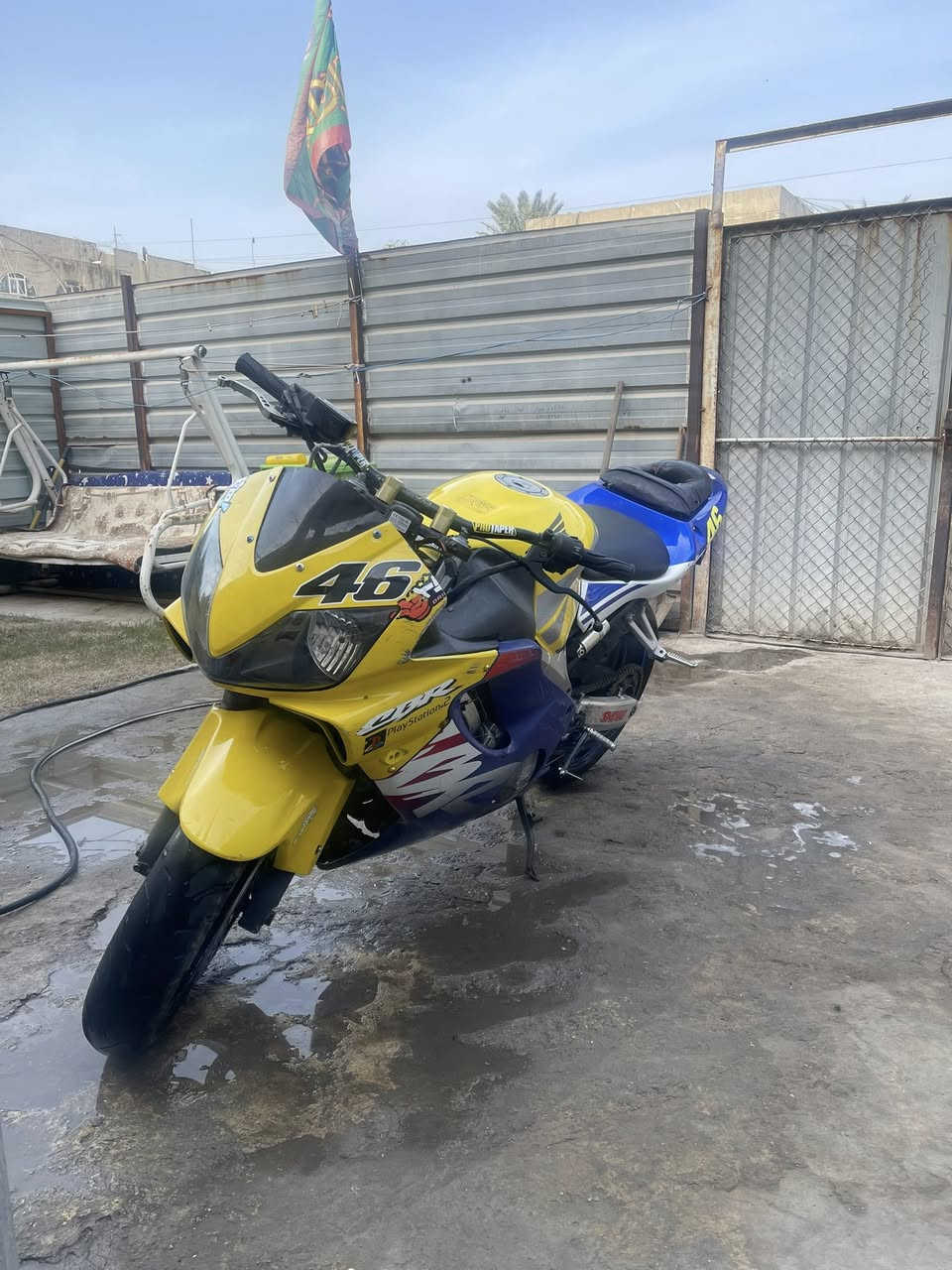 للبيع دراجة أفوراي F4i 46 مكفولة كفالة عامة
الدراجة نظيفة وممشيها مضبوط،
المكينة ممفتوحة ومكفولة كير ومحرك، أو شلعة وبطناش عليها.
ستيرن رياضي + أوكشن خلفي رياضي،
باقي الدراجة كلها بلادية.

الكفرات بيها كم شخط بسيط فقط،
التايرات جدد.
عندي دوسة گير جديدة، ما مركبتها بعد، أنطيها هديه ويا الدراجة.

الدراجة ما ناقصها شي غير الخيال وتركب وتمشي،
جاهزة للاستعمال بدون أي صرف.

للي يريد دراجة قوية ومضمونة وبسعر مناسب٢٢ وبيها مجال 
مكاني بغداد حي الاعلام ***********
