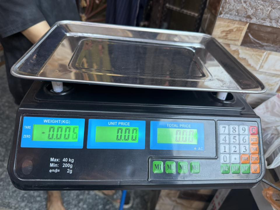 السلام عليكم فاترينات عدد٤ مع وحده ازغيره
مع ميز كاشير بدون جرار
العرض الفاترينات متر نزال ٢٠
الارتفاع مترين ونص نظافه ١٠٠/١٠٠
مع رفوف ام دي اف الثقيل عدد الرفوف ٢٠
عرض متر و٢٠ 
نزال ٣٠ سم
مساطر عدد ٢٠ 
طول متر و٢٠
شيال عدد ٦١ شيال
مع ميزان الكتروني جديد مع حافضات اغراض بلاستك عدد ٤ مكاني نجف ابيعهن شلعه وحده جوه ال٥٠٠ الف بيع مستعجل ***********
