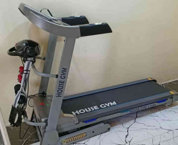 جهاز جري  مستخدم شي قليل
السعر ٣٢٥
الماطور نحاس 100% 
بقدرة تحمل عالية تصل الى 150 كيلو  . 
متعدد السرعات .
والمصدات الطبية . 
قابل للطي نظام سهل الخزن والنقل . 
وكذلك ملحق بمضخم صوتmp3 اواكس 
ويحتوي ايضا على شاشه ld رقمية 
تقرأ السرعة . Speed 
والوقت . Time
والسعرات الحرارية . Call 
والمسافة الكلية . Dis 
ونبضات القلب . 
ونظام الامان ( السيفتي ) 
ويحتوي ايضا على ملحق جهاز رجاج مع حزام .
قرص لف لنحت الخصر
*********** 
موصل شقق الخضراء الجانب الأيسر
