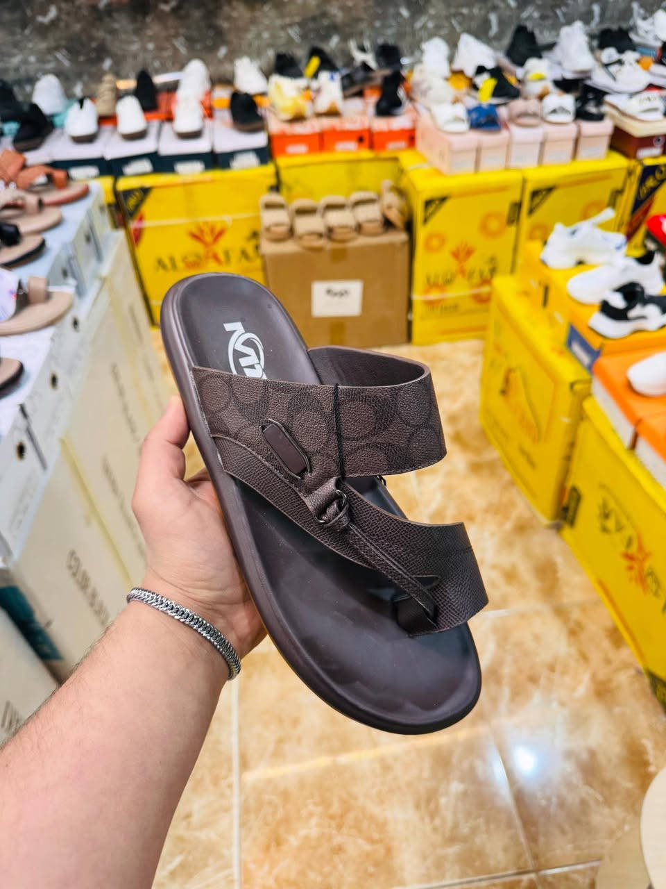 #جديدنا_اليوم_في_محلات_ابو_زهراء_العبيدي_تكريت❤️✅

#شحاطات_رجاليه_نزاكه_وخف_عدة_موديلات❤️👌❤️


**إذا كنت صاحب هذا الإعلان وتريد حذفه لأي سبب، رجاءا أرسل رسالة إلى الدعم الفني**