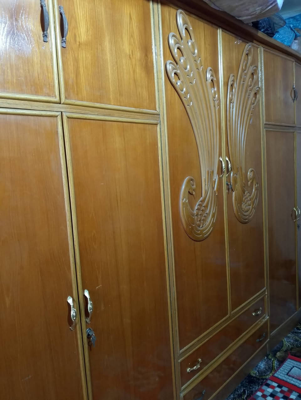 غرفه نوم وثلاجه للبيع في بغداد سعر الغرفه 600 وبيه مجال والثلاجه 100 وبيه مجال . ***********
