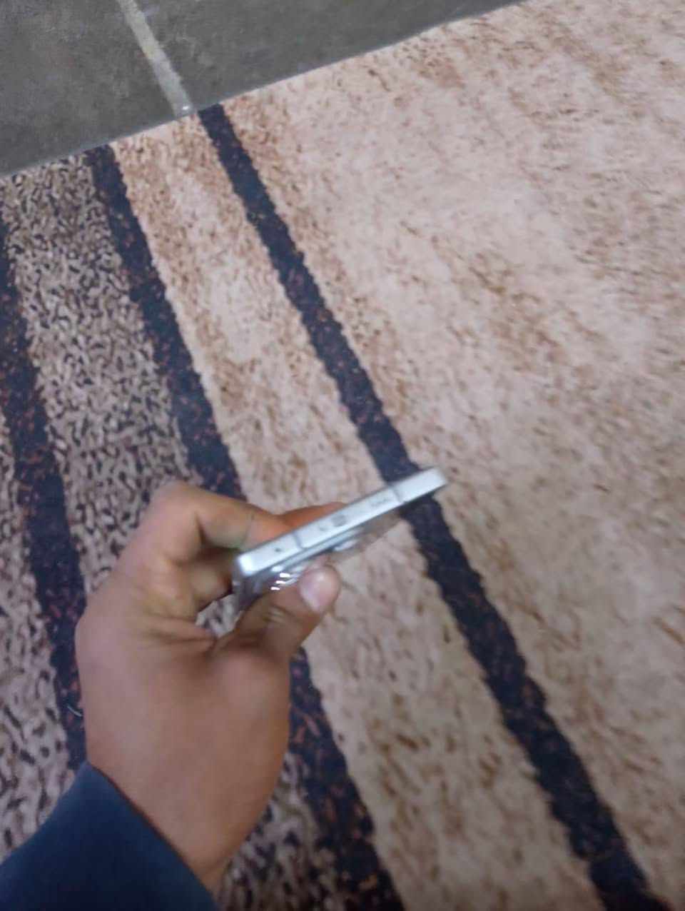 سلام عليكم جهاز للبيع انفنكس نوت 50 برو ذاكره 256 شاحن 70 واط وكرتونته وياه مستبدل فقط ايسي جهاز نضيف الله شاهد وضد المي والغبار سعره 250 قفل ويرهم مراوس راس براس شعندك نزل مكاني بغداد كاضميه متواجد خاص او وات ساب *********** خاص
