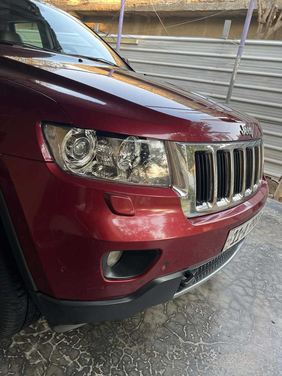 سلام عليكم
جيب موديل 2013 
خليجي ( limited )
مواصفات : كراسي كهرباء 
ستيرن كهرباء 
بصمه ابواب مع بصمه تشغيل 
نظام ترحيب
كروس سرعة 
مقاعد تدفئه الاماميه مع الخلفيه 
حساسات اماميه وخلفي مع كامره 
ثلاث هوكات 
فتحة سقف بانوراما 
منظومه زنون اصليه 
زراكات لايت اماميه 
نظام فور ويل متعدد الانظمه 
سستم صوت مع دمام خلفي اصلي 
سياره جدا نظيفة 
عليها ادامه كامله من تخم تاير وحداديه اماميه وخلفيه
وباتري جديد زيوت وفلاتر جديده وجاهزه 
رقم بغداد بسمي 
سنويه جديده 
مكاني بغداد 
سعر ١٩٠ وبيها مجال 

للاتصال : ***********
واتساب : ***********
