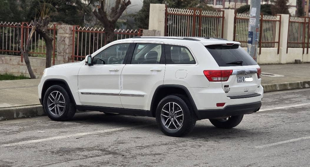 جێب لاریدۆ ٢٠١٢ - زۆر پاک و بێ کێشە
بێ بۆیاخ و بێ تەعدیل (بە شەرت)
 مەکینەی نەکراوەتەوە و زۆر توندوتۆڵە.
​بەسمە (دوو بەسمەی شەریکەی لەگەڵە)، شاشە و کامێرا.
نوێ و بێ خەرجی.
​سەنەوی: نوێیە تا ساڵی ٢٠٢٩ و بەناوی خۆمەوەیە.
​ئۆتۆمبێلەکە زۆر شازە و ماڵی دۆستە، هیچ مەسرەفێکی تێدا نییە.
نرخی 174 گەڵاو مەجالێکی کەم
بۆ پەیوەندی: [  *********** ] أربيل, العراق
