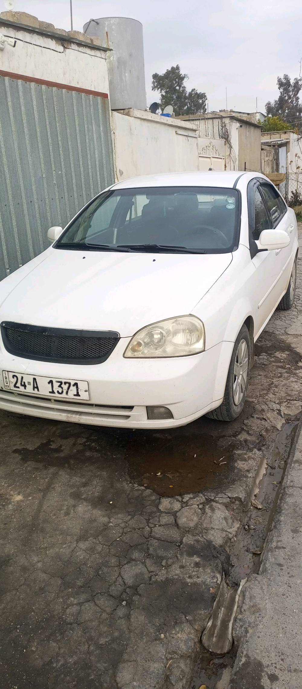 اوبترا 2009 بيها جاملغات الكدام صبغ وشوية جوة قبق البانزين سعرها 85 مكاني سد الموصل