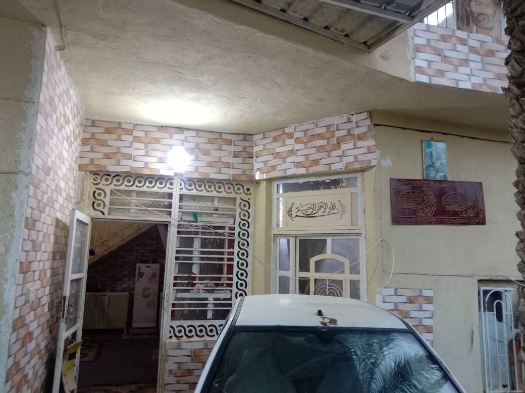 بيت للبيع مساحته 180 متر موقع شارع 80 محيزم مقابل موقف كيات حي الأم علي صلاح زراعي بيه معملاه كمله بل طابو كامل للتطويب شوارع رسميه ماء كهرباء خدمات كامله *********** حلة, بابل
