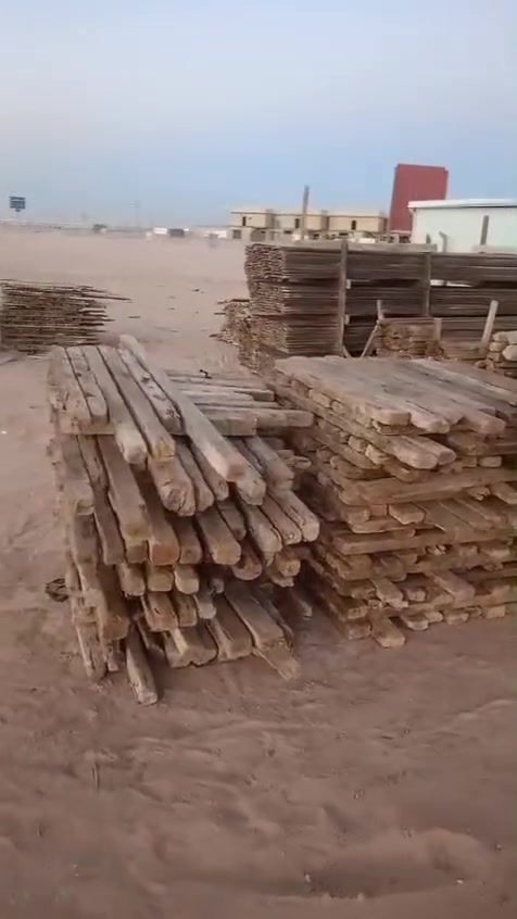 السلام عليكم عندي خشب للبيع زائد 228 جيجا المكان نجف ***********
