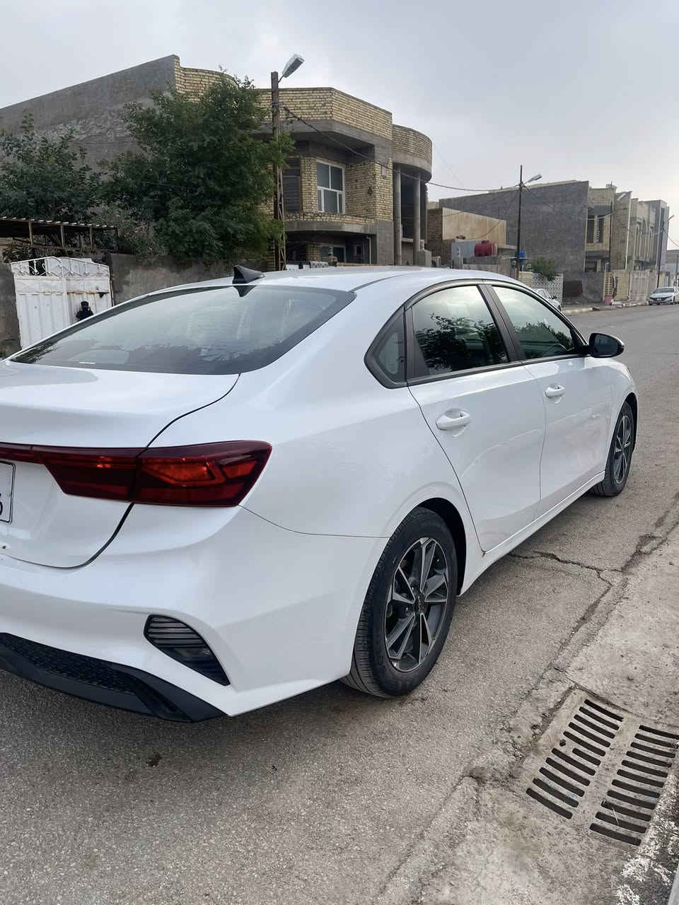 السلام عليكم
فورتي 2023 رقم بغداد دخول جديد للبيع
السيارة ماشية ٢٣ الف 
رادار امامي رادار خلفي و جانبي
نقطه عمياء 
اشارة ب المري
مكينة 2000
السيارة حادثها فقط البنيد مبدل الباقي كفالة عامة 
***********
