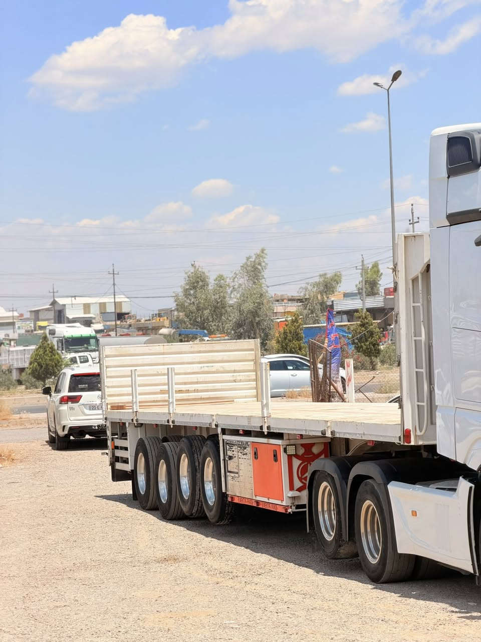وحش سقف عالي 

سنكل دبل تاية بلادي راس تريلة

موديل 2019

حجم 2653

فول فول مواصفات كشن ديوان

ماشي 500الف

بس راس هم يرهم

للاستفسار 

📞***********☎️
📞***********☎️
📞***********☎️
📞***********☎️
