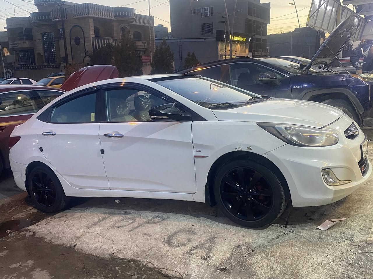 السلام عليكم 
اكسنت موديل ١٣ 
رقم وسنوية جدد باسمي السيارة جاهزة ماناقصها كلشي كابون بانزين طخم تاير جديد ادامة كاملة 
بيها ٤ قطع صبغ ا
السعر ٨٨ وبيها مجال بسيط 
***********
