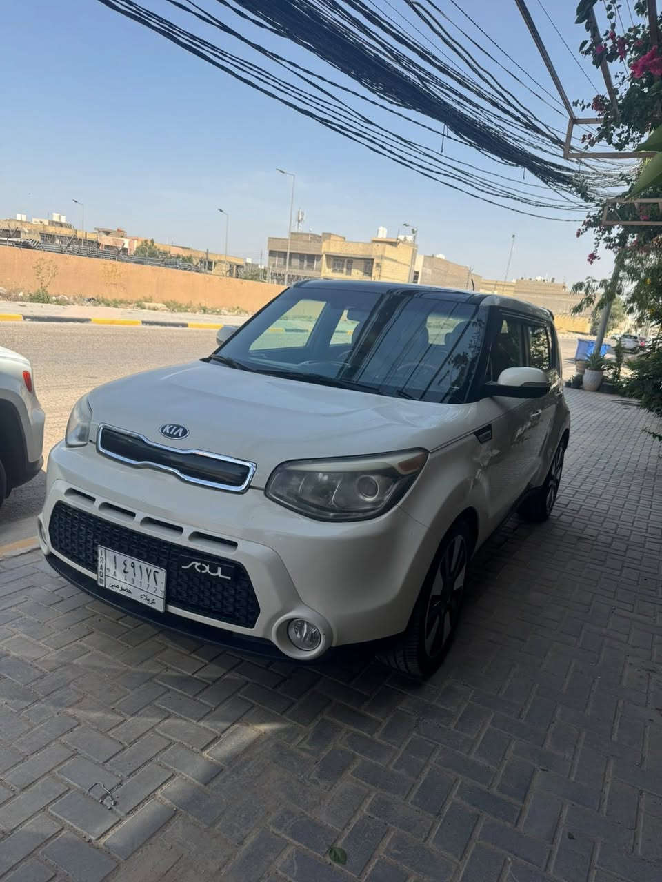 صول موديل ٢٠١٥
محرك ٢٠٠٠
لون حليبي
فول ماعدا البصمه
بنوراما
جلد جوزي بلاد
سماعات انفينيتي
لد امامي وخلفي
شاشه جبيره
ماشيه ١١٢ الف
حادث بدون ايرباك خلفي
ربع جنطه وشويه من الجاملغ الخلفي فقط
السعر 120 $ وبها مجال 
مكانها كربلاء 
‏***********
