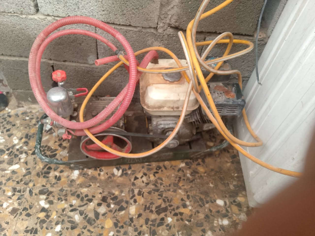 السلام عليكم روبن كامل هوا وملحقاته مال بيت بس الضاقطه ماتدفع ما اعرف شبيها حط سعرك بل المعقول والبلعافيه


**إذا كنت صاحب هذا الإعلان وتريد حذفه لأي سبب، رجاءا أرسل رسالة إلى الدعم الفني**