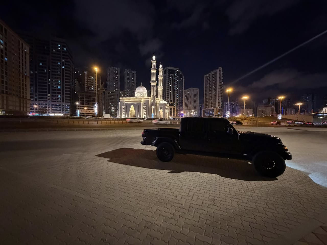 السلام عليكم جيب كلاديتر موديل ٢٠٢٣ رقم سليمانيه ب اسمي سته سلندر مواصفاته سبورت  سعر ٢٩٥$ موجوده ب سليمانيه *********** سياره مابي صبغ
