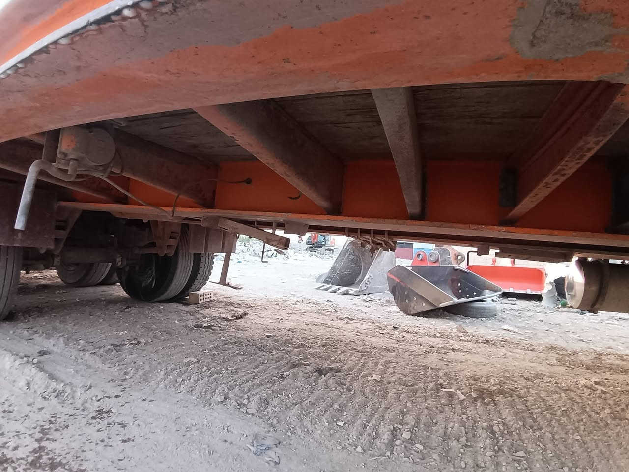 سلام عليكم لودر المانية هوزر مجموع ورك طول 8ونص وعرض 3 تشيل قطعتين مكفولة ***********
