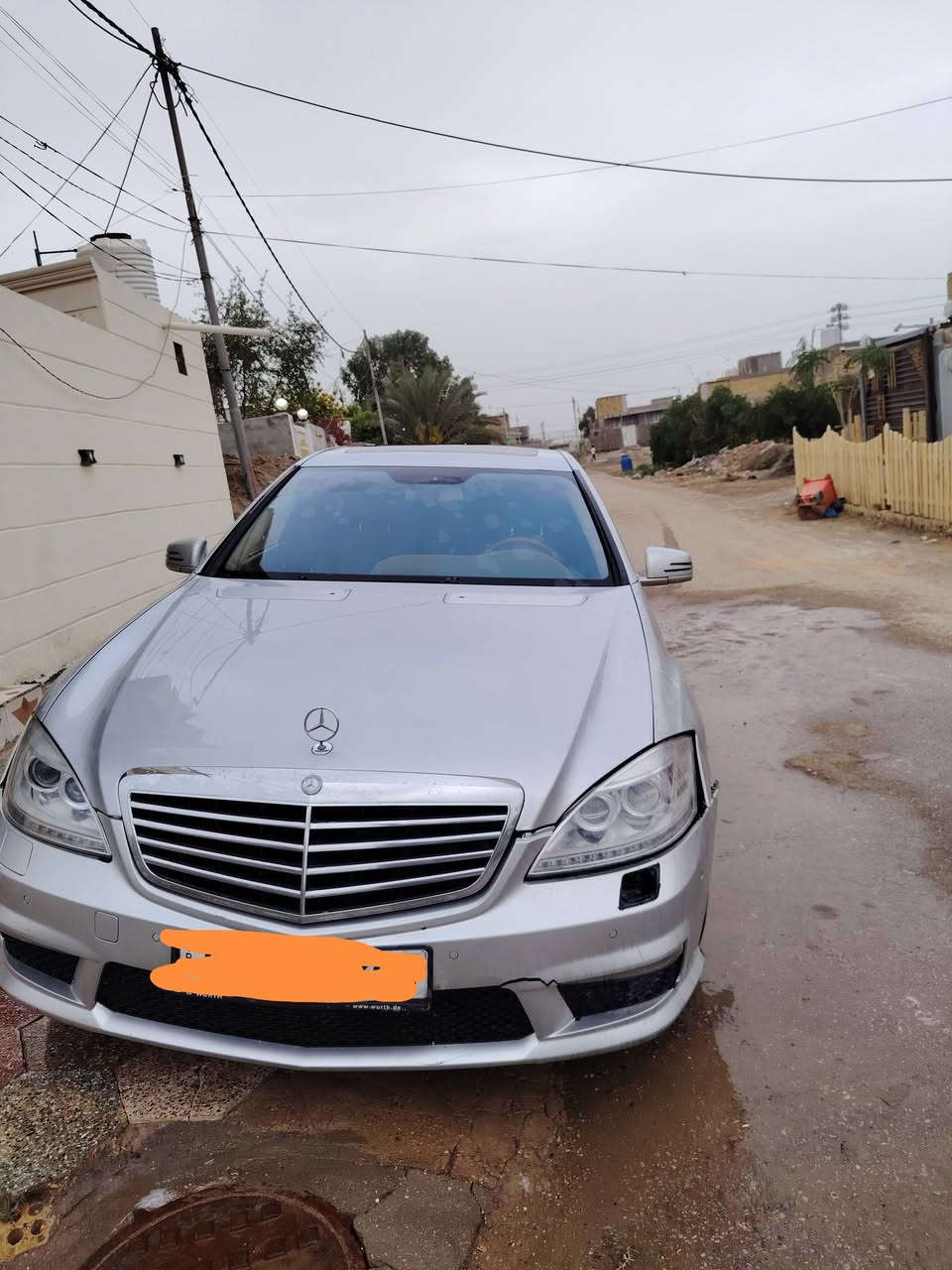 السلام عليكم
مارسدس S.  550  كت Amg
السياره فول للاخر
مديل ٢٠٠٩
بيه طخه مثل ما واضح بلصوره بسيطه كلش
بيه براد الدهن عاطل
تبريد ثلج كير محرك علئ بلاد
دواخل باكيت
السياره بدون ارقام مكفولة من كصة ونقل جثه وسرقة
السعر ٧٠ وبيه مجال
واذا مراوس بشاهين او ماجسته عادي
مكان نجف حرية
للاستفسار ***********
