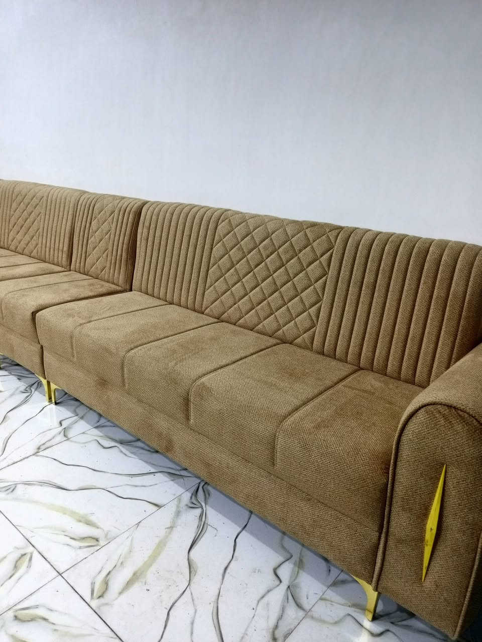 ديوان جديد مامستخدم 5قطع 10 مقاعد السعر 450 العنوان سومر شارع المدارس توصيل موجود ***********
