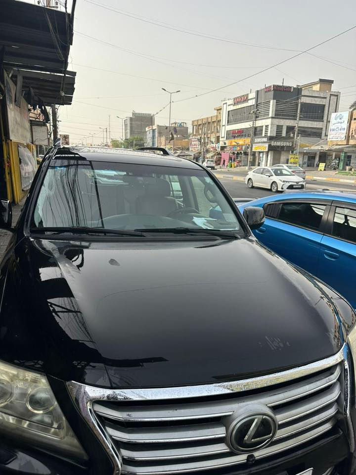 السلام عليكم لكزز للبيع موديل 2012 فول مواصفات سياره مابيه صبغ عدا  الدعاميات رقم بغداد باسمي  العنوان بغداد حي العامل   شارع 7 نيسان  ***********
