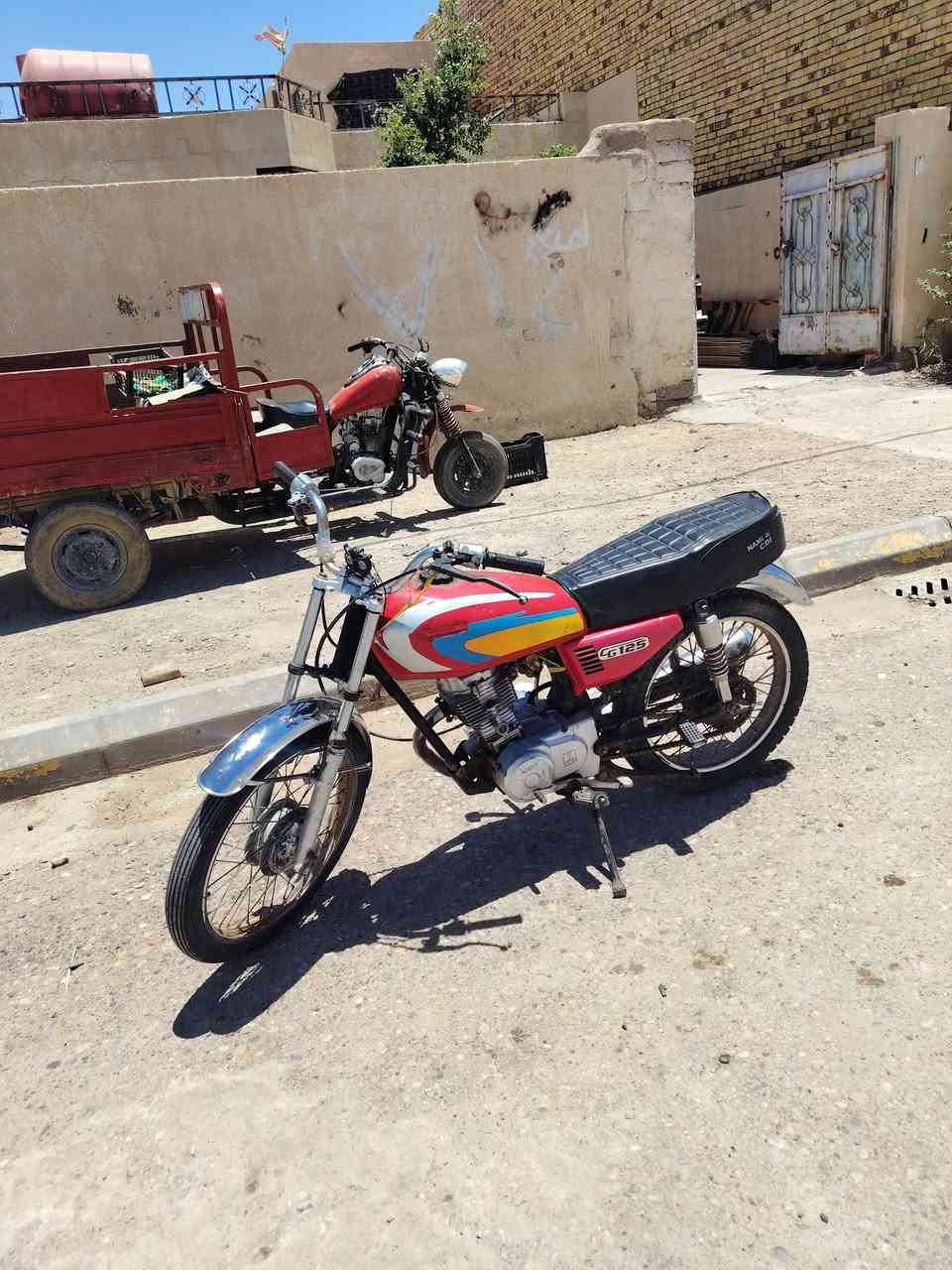 للبيع ايراني دراجه نامه شلامجه شاصي اصلي كصبه رفيعه ومكينه شلامجه حلوه ونضيفه بدون مال شغل مكينه جديده لاتنقيص ولاتبخير السعر 275 الشراي اتصل على الرقم ***********
