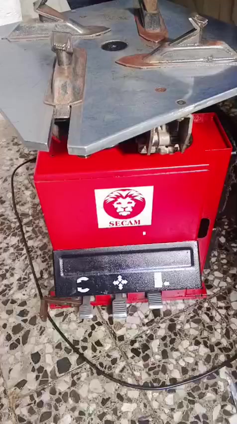 سلام عليكم للبيع رافعه
 وبطل هوى 350 لتر 
 وجگ 5 اطنون 
 الاستفسار الاتصال ع رقم ***********
يالله #الجميع
