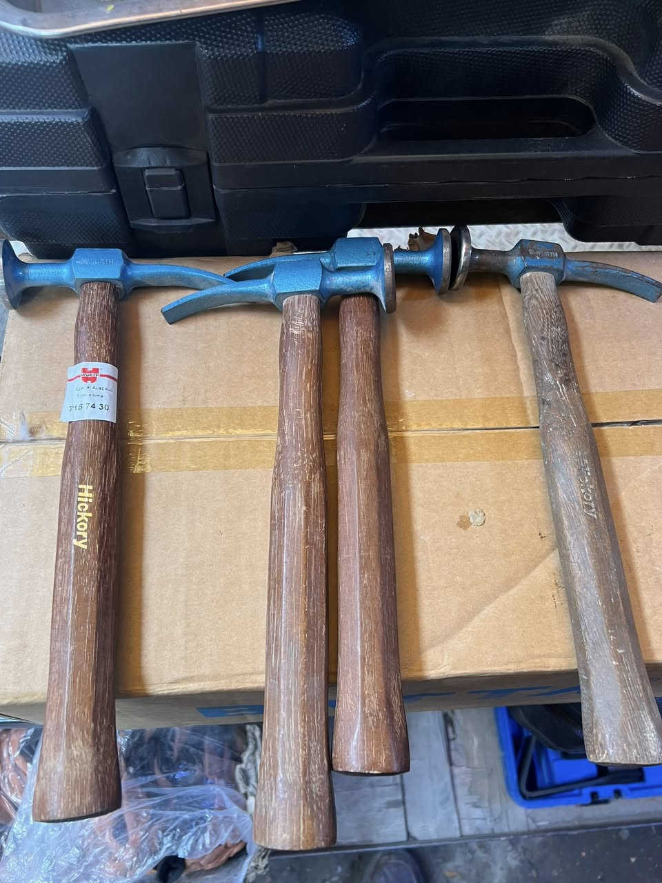 مطرقة سمكرة الماني اصلي الكمية قليلة ٤ قطع فقط متوفر توصيل بغداد ومحافظات ***********
