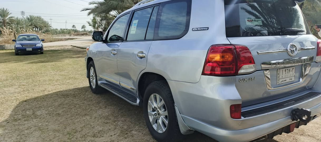 لاندكروز موديل 2011 ستينيه اصل معروفه مواصفات الستينيه رقم بغداد بيه صفه صبغ بدون دواخل جاهزه كير مكينه حداديه تخم تاير مكانه كربلاء طوريج 
رقم الهاتف ***********
