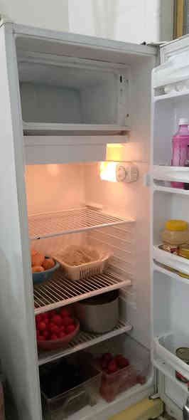 ثلاجه مستعمله للبيع سعر 250الف الاستفسار الإتصال على ‏‪***********‬‏
