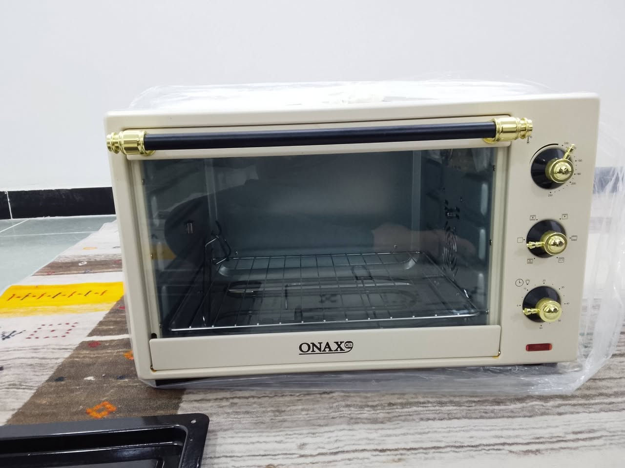 السلام عليكم فرن كهربائي للبيع بسعر مناسب جديد ما مستخدم فقط فتح كارتونة ملحقات كاملة للاستفسار عن السعر خاص او الاتصال على الرقم *********** والشراي انزلة من السعر أن شاء الله
