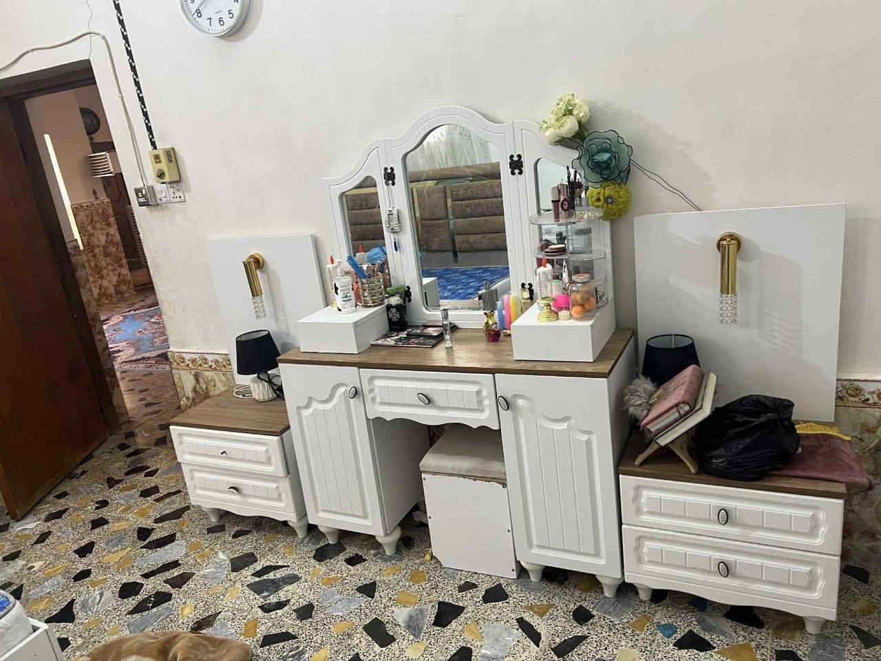 السلام عليكم غرفة اخشاب للبيع
***********
