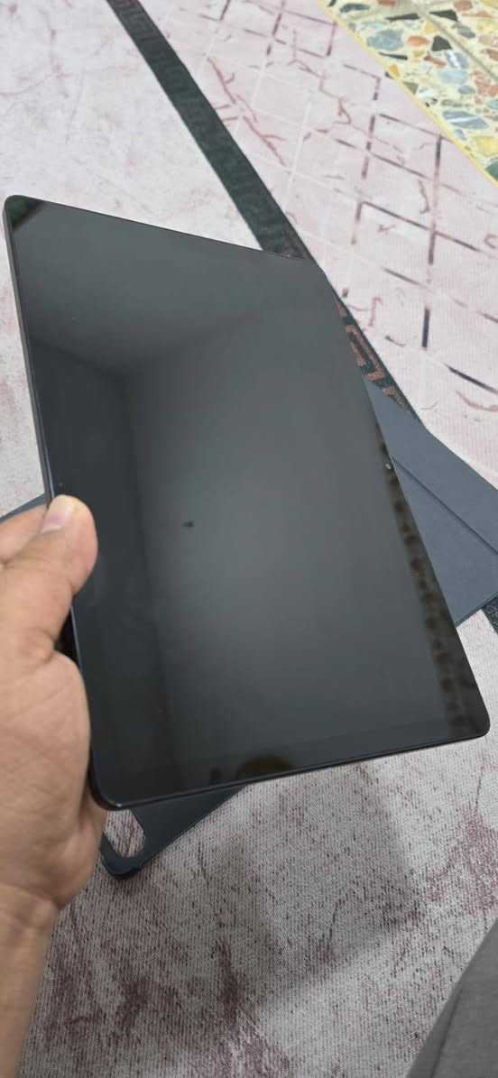 للبيع: تابلت HONOR Pad X8a (شاشة 11 بوصة)
الشاشة: حجم كبير 11 بوصة، دقة عالية FHD+، مع سلاسة 90Hz وميزة حماية العين.
المعالج: Snapdragon 680 ممتاز للدراسة، التصفح، والالعاب الخفيفة.
الذاكرة: 128 جيجابايت (مع إمكانية إضافة رام افتراضي لسرعة أعلى).
البطارية: عملاقة جداً بسعة 8300mAh تدوم طوال اليوم.
الصوت: 4 مكبرات صوت ستيريو لتجربة صوتية قوية ونقية.
النظام: أحدث نظام أندرويد 14 (واجهة MagicOS 8.0) يدعم فتح عدة تطبيقات معاً.
التصميم: هيكل معدني بالكامل، نحيف جداً وخفيف الوزن.
استخدام اقل الشهر السعر خاص 
***********
