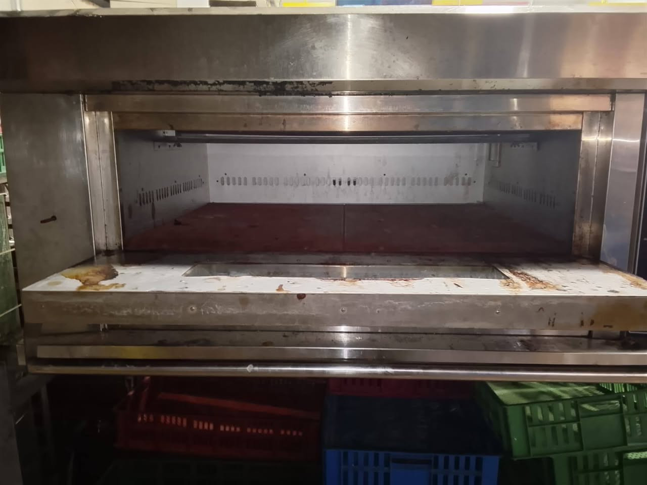 السلام عليكم./
غراض مطعم ل /بيع 
***********
