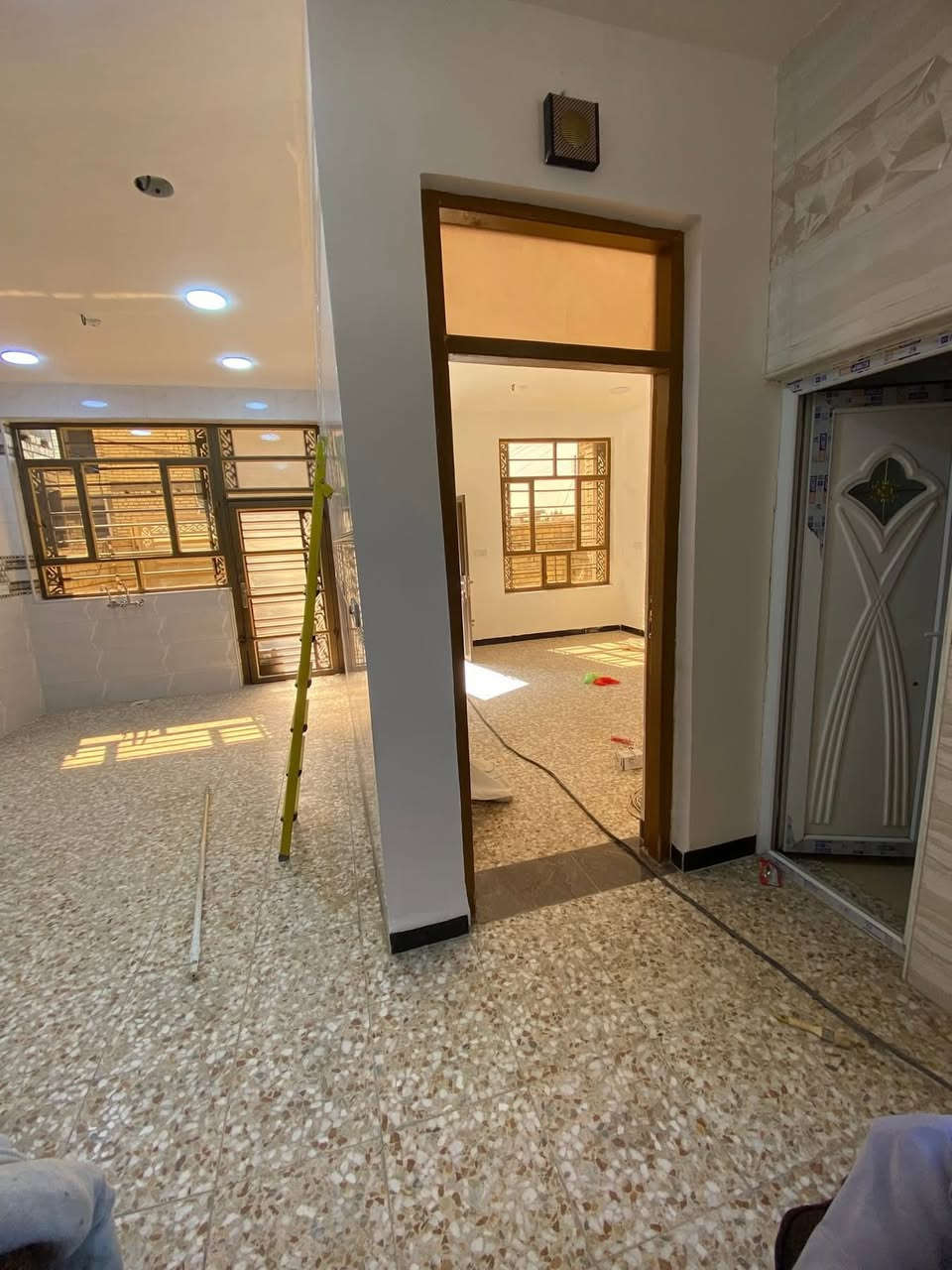 بيت ٧٥ متر واجهه ٧:٥٠ سبعه ونص بالنزال مجمع السلطان الاول بطن الركن غرفتين نوم مدخلين للبيت هذا رقمي ***********
