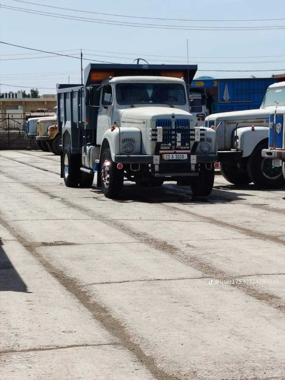 سلام عليكم سياره للبيع ميه 111 رقم المبايل ***********
