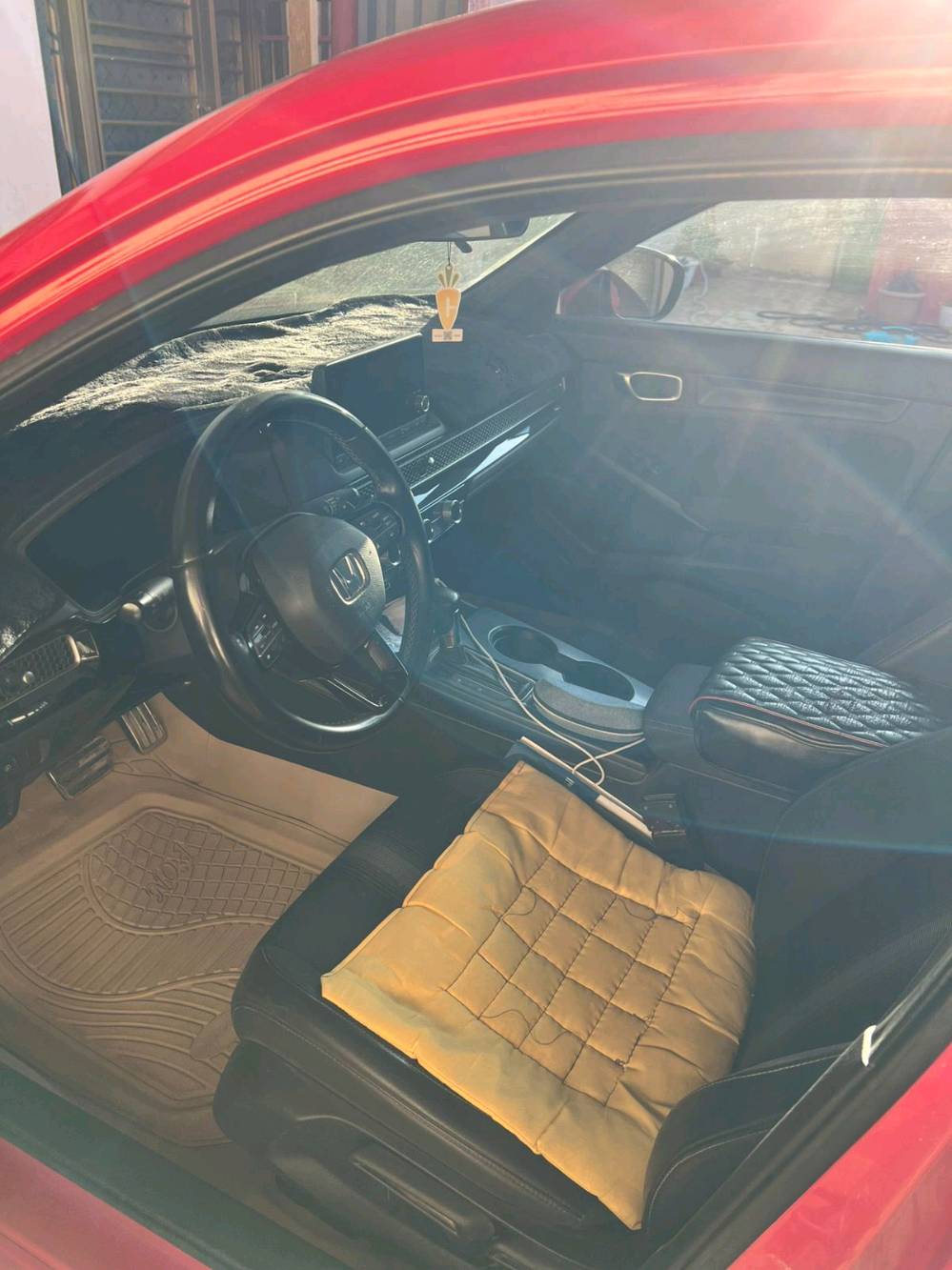 السلام عليكم  للبيع 
Honda Civic 
2023
 Sport 
 رقم أربيل بأسمي تحويل بأي وقت 
بدون دواخل  
حداثها موضح بالصوره 
مابدل بيها اي قطعة  البنيد معدل موضح بالصوره
وراديترات مالتها الاصليه 
موصفات السبورت معروفه 
سياره جاهزه  وحلوه  والسياره مشغلها شغل مال جناي مو بيعاع شراي
السعر 155 وبيها مجال وبالخير ع ياخذها 

للاستفسار  خاص او الاتصال  ***********