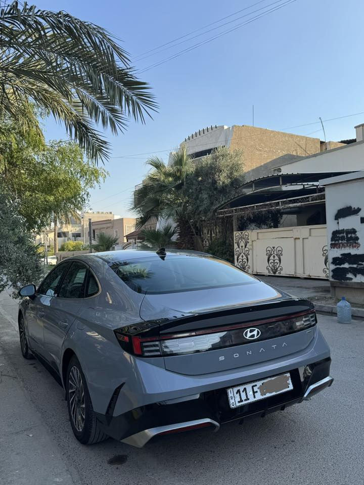 السلام عليكم 

للبيع ….. هونداي سوناتا هايبرد 2025 

ماشيه : 9.000 الف ميل 

لون سمنتي 

حادث السياره : جاملغ خلفي نصبغ نصه كما موضح بالصور 
بالاضافة إلى خشم البنيد والجاملغ الامامي تعدل بارد ….. 

الايرباكات: استيرن ودشبول طاكات …. وسويت الهن مقاومة .. 

مواصفات السياره : 
✅ بصمة 
✅ كشنات اماميه كهرباء 
✅ تدفى بالمقاعد الأمامية 
✅ نقطة عمياء في المري 
✅ رادار امامي 
✅ رادار خلفي 
✅ رادار جانبي 
✅ شحن لاسلكي 
✅ تبريد بيانو 
✅ قطعتين تبريد 
✅ كير تعليك 
✅ كامرة 
✅ شاشه كبيره 
✅ سياقة ذاتيه 
✅ لد امامي
✅ لايتات زنون 
✅ لد خلفي 
✅ تحديد مسار 
 
محرك : 2000 هايبرد دوش 

السعر : 207 وبيها مجال 

للاستفسار:: 
*********** 
***********
