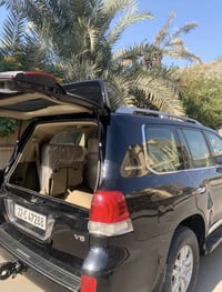 لاندكروز Gxri • ٢٠١١ • ماشية ٢٤٠٠٠٠