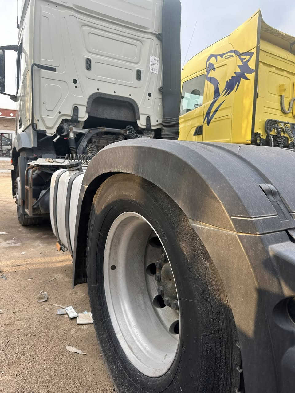 سلام عليكم  و عيدكم مبارك

السيارات مستورد نضيف بعدهم ما مرقمات. 

المارسدس اكتروس عندي منهم ٤ 

ول سكاني ٢ 

كلهم العداد ما يعبر ال 800الف كيلو 

العراباين فرنسيه 

للاستفسار اتصل على رقم موجود 

+964 772 509 7497
