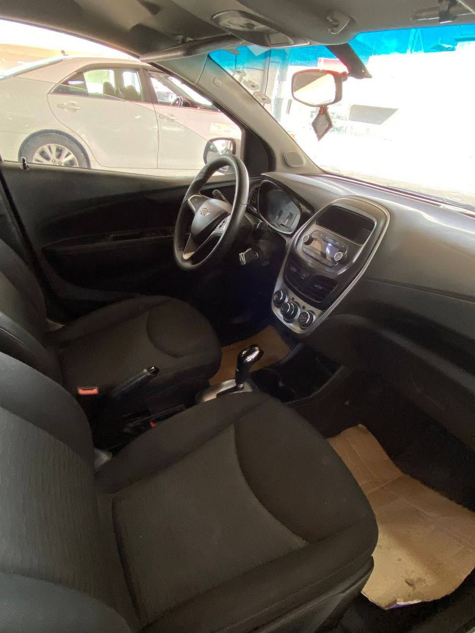 سيارا شوفرليت سبارك لبيع فقط... سيارا مال شغل خاصه لي طلبيات مصرف بانزيزن حيل قليل ... موديل ٢٠١٨ ....كير اوتوماتيك ...كير محرك صدر أمامي كله شرط .... سيارا بيها قطعتين ونص صبخ ... سيارا صفر شركه ...مكان سيارا دهوك .. للاستفسار *********** ..... سعر 80$ مجال قليل.... دهوك, العراق
