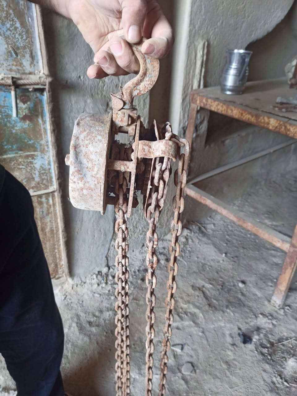 غراض للبيع 
مكينة لحام + منغنه + كتر + سلسلة رفع 
سعرهن للاستفسار على الرقم ***********
مكاني القرنه الشرش
